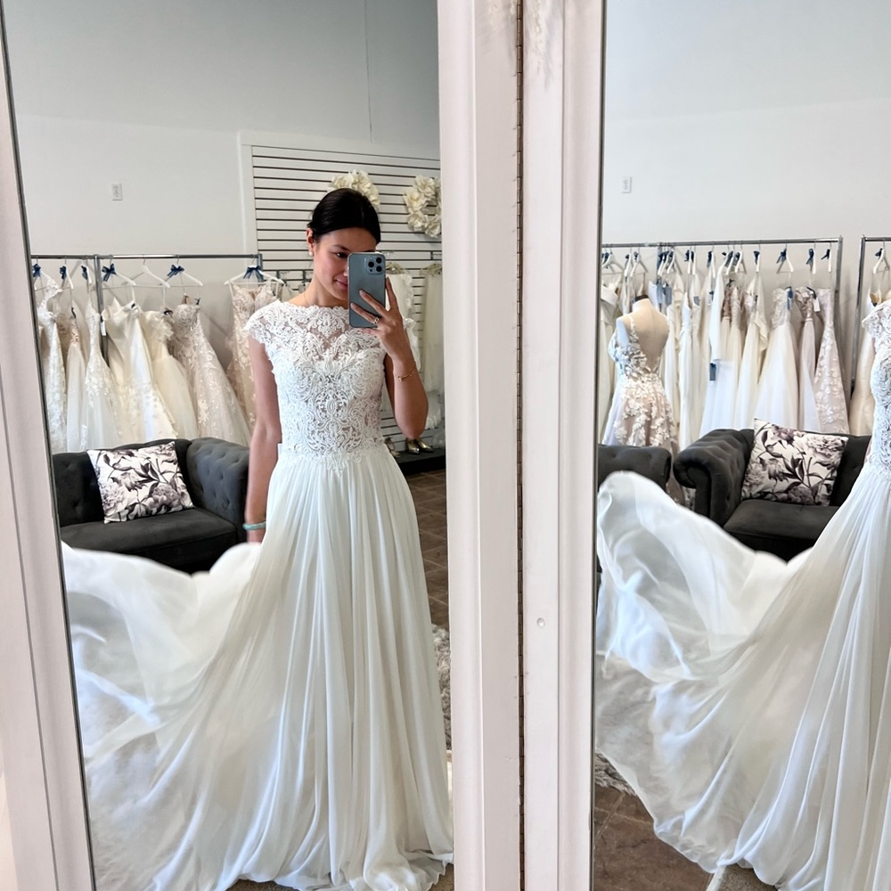 Elegant White Lace Wedding Dress